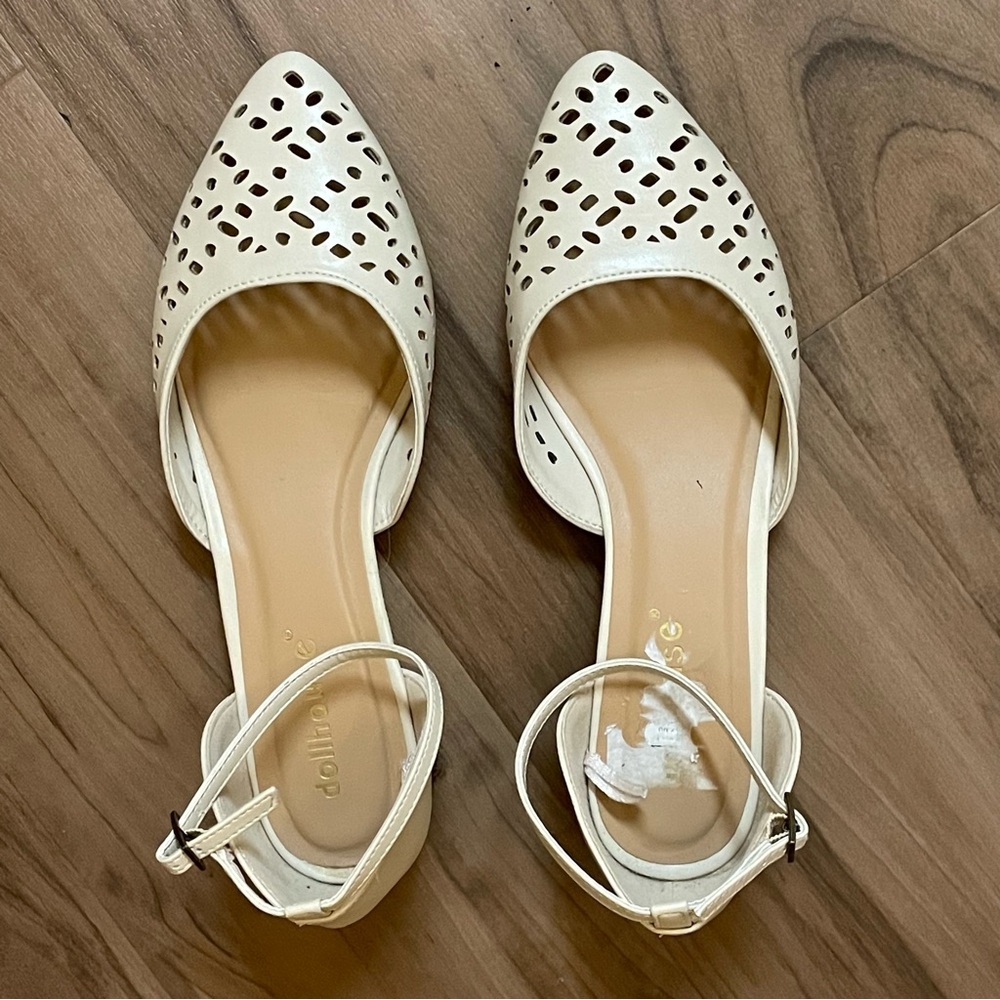 Dollhouse Cream Cutout Women's Flats Sz 8